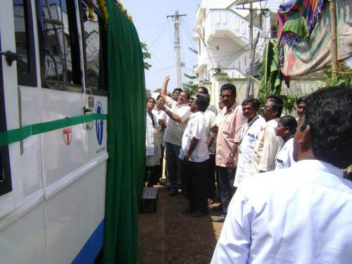 DMHO-Mr.-Chandra-Sekhar-Reddy-innuagarated-the-MMU-Bus