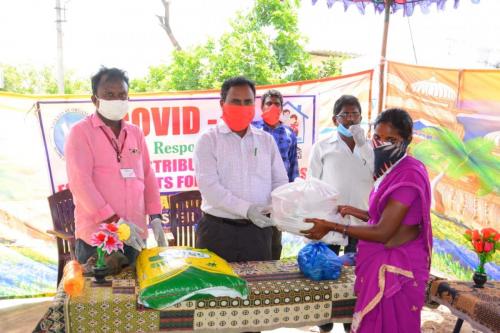 Distributed-by-Sri.Nagarjuna-Sagar-Asst.Director-Adricultural-dept-Venkatagiri-at-Nehru-Nagar